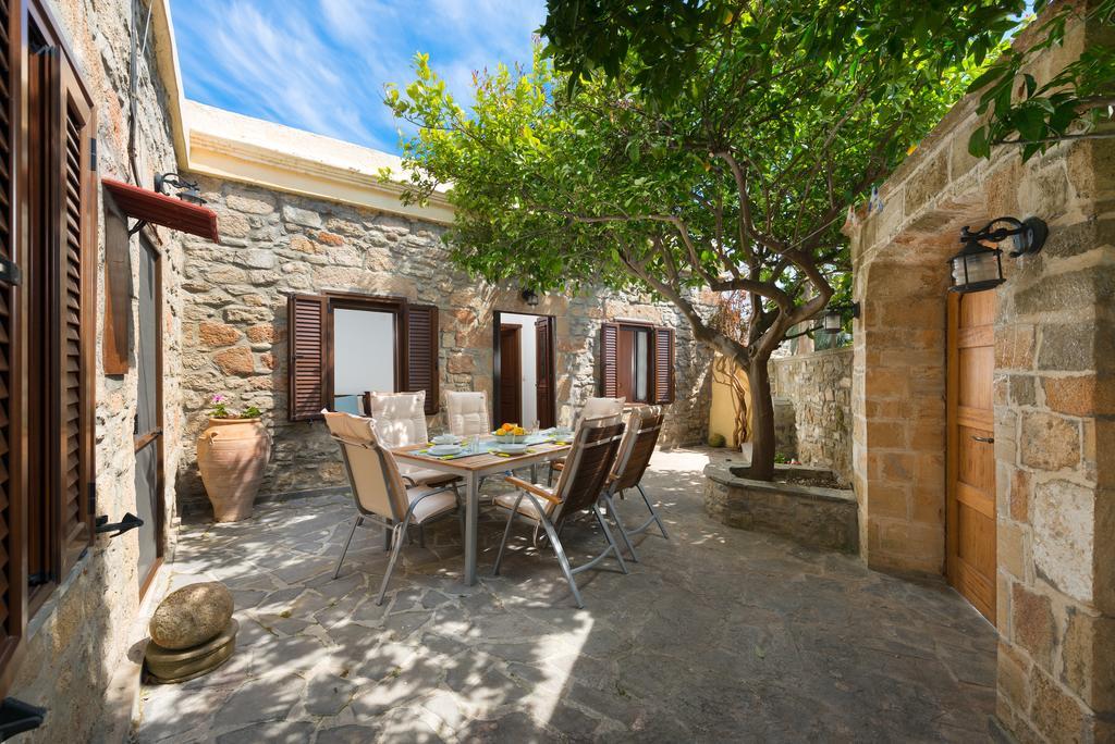 Villa Claudia In Lardos Bagian luar foto
