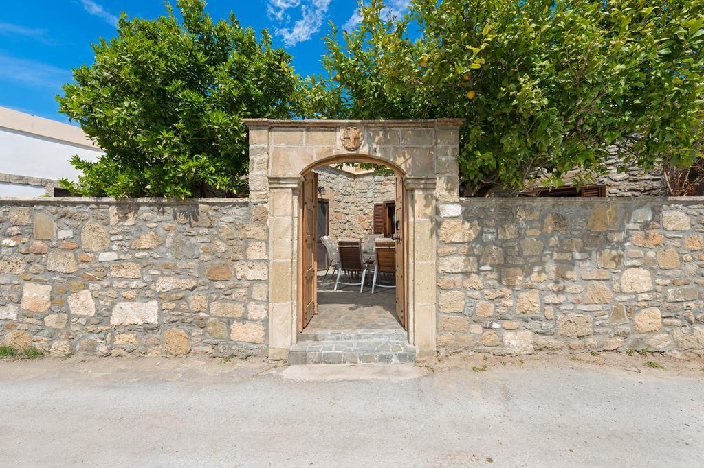 Villa Claudia In Lardos Bagian luar foto
